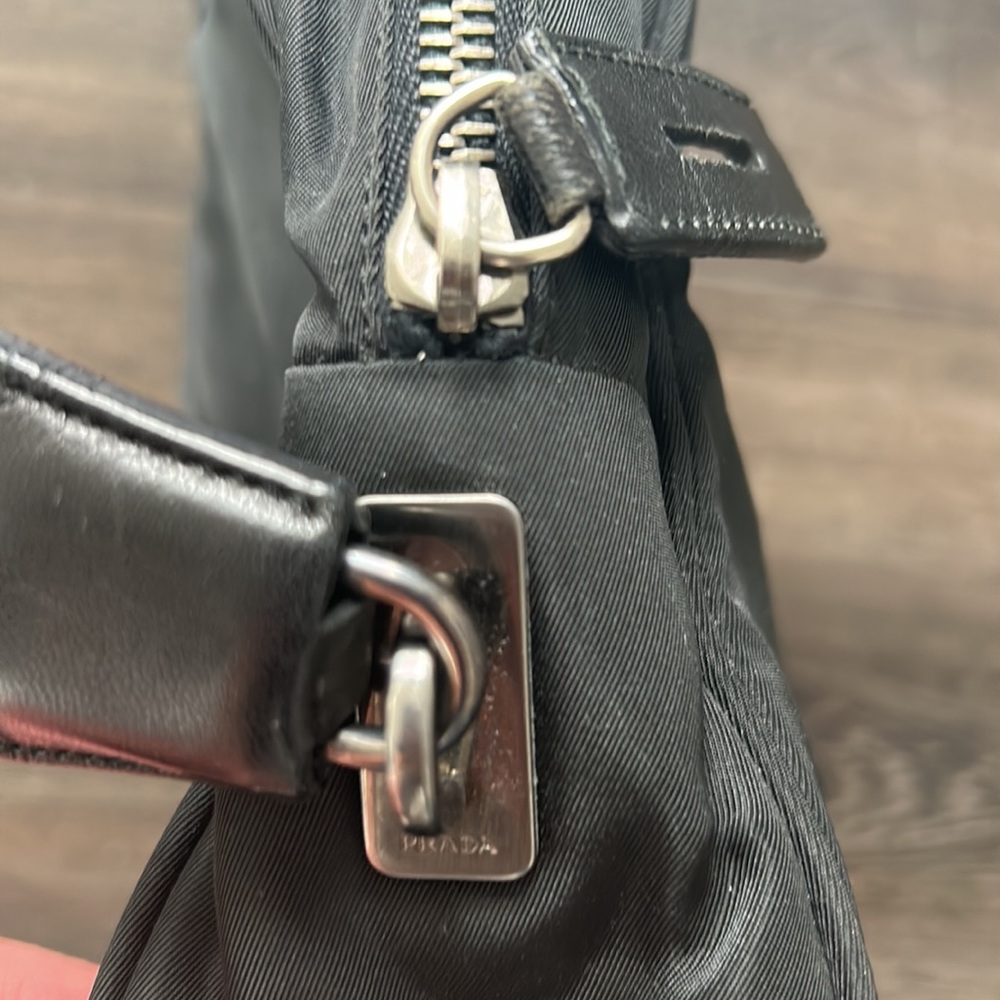 Prada bag excellent condition - Picture 3 of 7